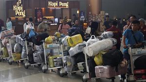 Kabut Asap Karhutla Ganggu Penerbangan di Bandara Supadio