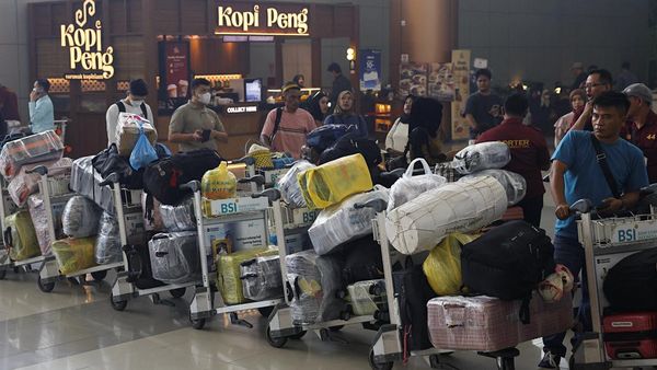 Kabut Asap Karhutla Ganggu Penerbangan di Bandara Supadio