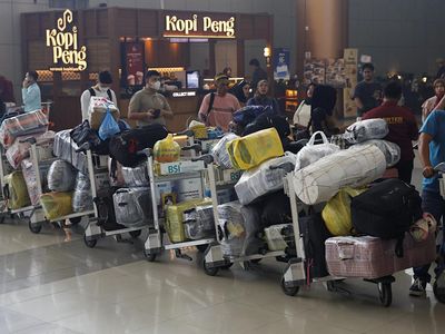 Kabut Asap Karhutla Ganggu Penerbangan di Bandara Supadio