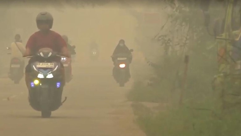 Hari Ke-10 Pemadaman Kebakaran Lahan Gambut di Riau