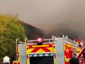 Pabrik di Batuceper Tangerang Terbakar, Asap Hitam Membubung