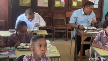 Kunker ke Kupang, Sudaryono Makan MBG Bareng Siswa SDK Arnoldus