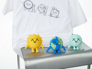 Kaws x Uniqlo Hadirkan Koleksi UT Terbaru, Perdana dengan Plush Charm