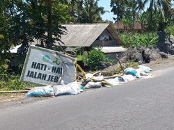 Bahu Jalan di Karangasem Jebol Tak Kunjung Diperbaiki, Warga Khawatir