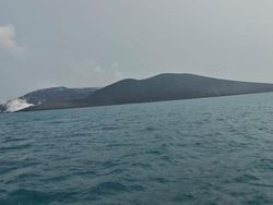 Masih Terdeteksi Gempa dan Hembusan Asap Putih di Gunung Anak Krakatau