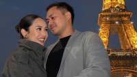 Momen Merdi Octavia-Rama Sahetapy Rayakan 8 Tahun Pernikahan di Paris
