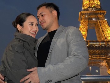 Jelajah Paris untuk Peringati Delapan Tahun Pernikahan Merdi Octavia dan Rama Sahetapy