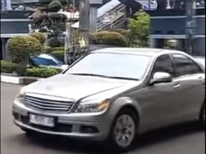 Momen Purbaya Nyetir Mobil Sendiri dari Rumah ke Kantor Kemenkeu