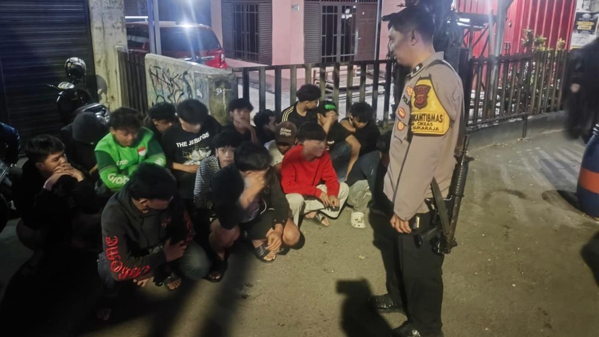 Niat Tawuran Sambil Live IG, Belasan Remaja Diciduk Polisi