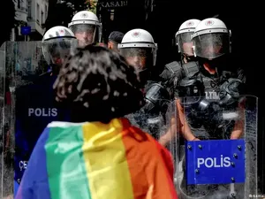 Operasi Penargetan LGBT di Turki Tuai Gelombang Kritik