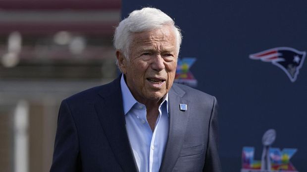 STANFORD, CALIFORNIA - FEBRUARY 07: Owner Robert Kraft of the New England Patriots looks on before his gets together for a team photo prior to Super Bowl LX at Stanford Stadium on February 07, 2026 in Stanford, California.   Thearon W. Henderson/Getty Images/AFP (Photo by Thearon W. Henderson / GETTY IMAGES NORTH AMERICA / Getty Images via AFP)