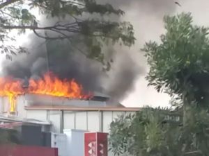 Restoran di Dekat Alun-alun Kuningan Terbakar