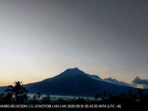 Gunung Lewotobi Laki-Laki Turun dari Siaga ke Waspada Hari Ini