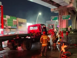 Ngeri Tabrakan Maut Motor Vs Truk di Priok hingga Dilalap Api