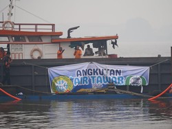 1,1 Juta Liter Air Tawar Tiba di Pontianak untuk Penuhi Kebutuhan Air Minum