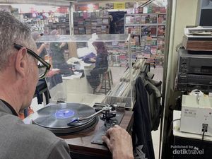 Serunya Ngubek Vinyl dan Kaset Lawas di Blok M Square