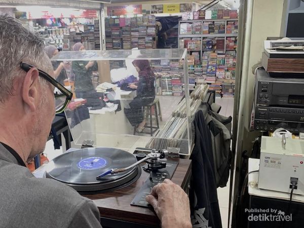 Serunya Ngubek Vinyl dan Kaset Lawas di Blok M Square