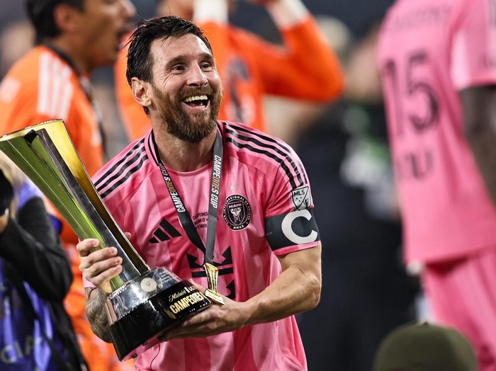 MIAMI, FL - SEPTEMBER 16: Inter Miami CF Forward Lionel Messi (10) celebrates with the Michelob Champions Trophy after the 2026 Michelob ULTRA Campeones Cup soccer match between Inter Miami CF and Cruz Azul on September 16, 2026 at NU Stadium, Miami, Fla.(Photo by Chris Arjoon/Icon Sportswire via Getty Images)