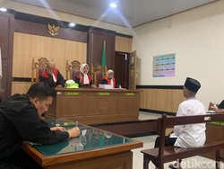 Jadi Perantara, Staf Dinas PMD Gresik Jalani Sidang Perdana CPNS Bodong