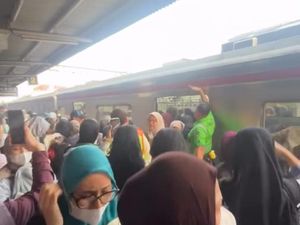Kesaksian Penumpang saat HP Berasap di KRL Rawa Buntu: Chaos!