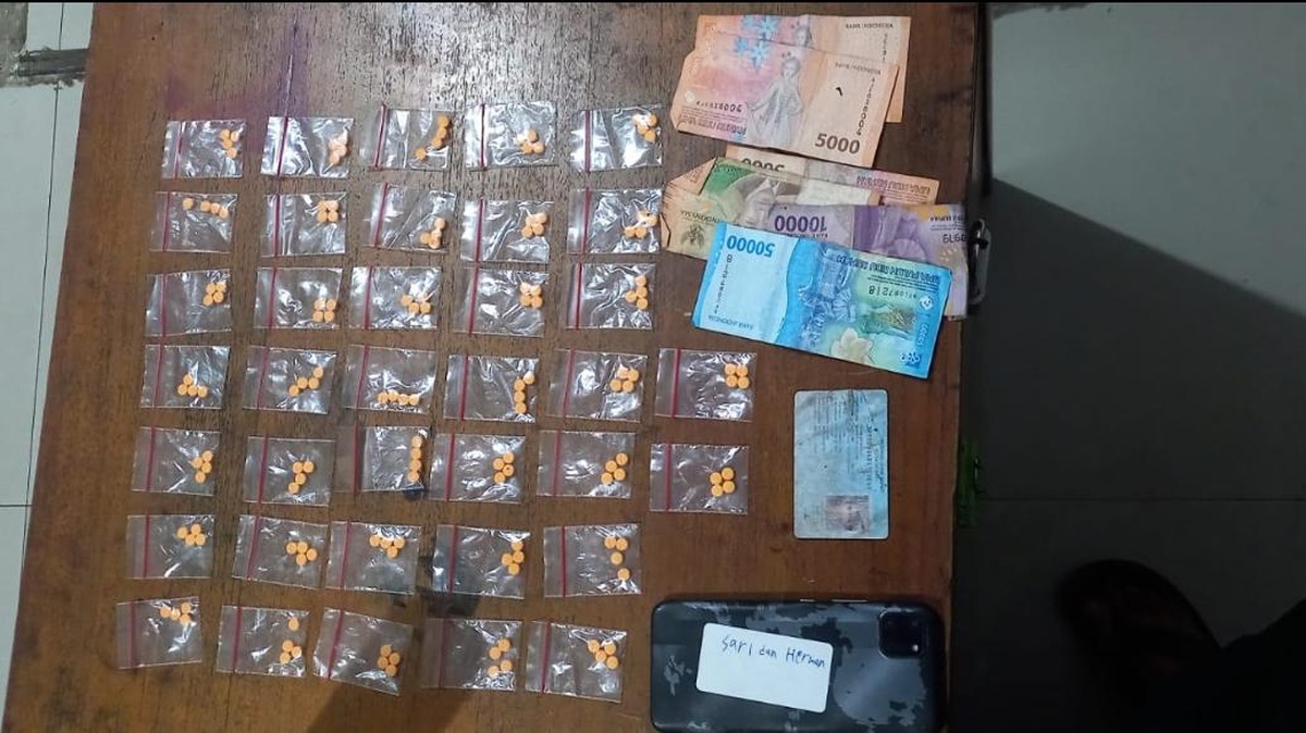 Pohon Pisang Jadi Tempat Sembunyikan 148 Obat Keras, Pengedar di Bekasi Diringkus