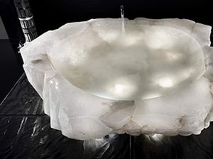 Harganya Setara Rumah Mewah, Bathtub dari Batu Amazon Ini Laku Rp 15 M!
