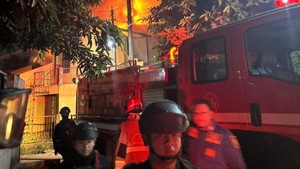 Pabrik Kancing di Bekasi Kebakaran Dini Hari, Brimob Ikut Amankan Lokasi