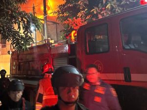 Pabrik Kancing di Bekasi Kebakaran Dini Hari, Brimob Ikut Amankan Lokasi
