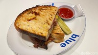 Brunch ala Kafe Sydney di Solo, Ada Sourdough Corned Beef yang Cheesy