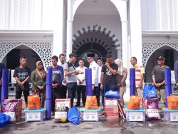 Kebakaran Hanguskan 8 Bangunan, Bupati OKU Salurkan Bantuan