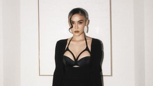 Foto: Agnez Mo Hadiri Pre-Party Emmy 2026, Sensual Berbalut Jean Paul Gaultier