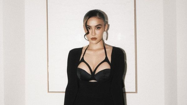 Foto: Agnez Mo Hadiri Pre-Party Emmy 2026, Sensual Berbalut Jean Paul Gaultier