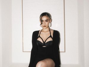 Foto: Agnez Mo Hadiri Pre-Party Emmy 2026, Sensual Berbalut Jean Paul Gaultier
