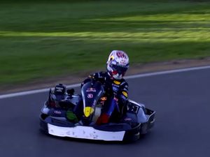 Aksi Max Verstappen Balapan Gokart Lawan 100 Orang