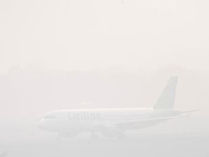 Kabut Asap Ganggu Penerbangan di Bandara SMB II Palembang Selama 4 hari