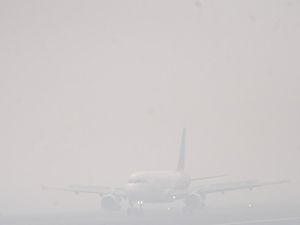 Lima Penerbangan di Bandara SMB II Palembang Delay Akibat Kabut Asap