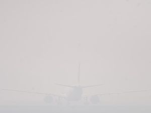 Kabut Asap Karhutla Ganggu Penerbangan di Palembang, 1 Maskapai Batal Mendarat