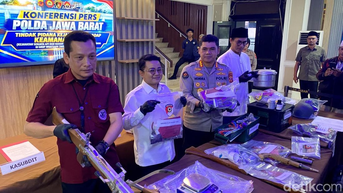 Densus 88 Tangkap Perakit Bom di Bandung Barat