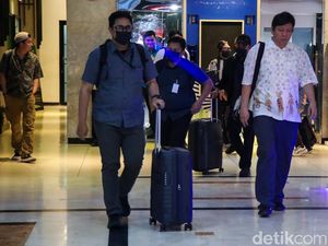 KPK Geledah Kantor ATR/BPN, Sejumlah Koper Dibawa Keluar