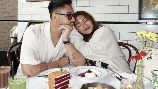 So Sweet! Krisjiana dan Siti Badriah Kulineran bareng Keluarga Kecilnya