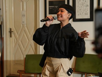 Inovatif! Lea Simanjuntak Rilis MV Ruang Dihatimu Pakai AI dan 3D