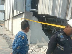 Polisi Olah TKP Kebakaran Pabrik Blesscon Lamongan Tewaskan 1 Karyawan