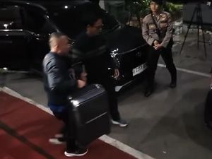 Video KPK Angkut Sejumlah Koper Usai Geledah 3 Ruang Dirjen ATR/BPN