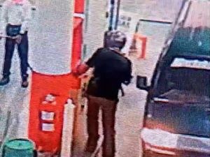 Penampakan Santuy Maling Gasak Duit Rp 14,5 Juta di Laci SPBU Magelang