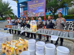 PSDKP Musnahkan 1 Ton Pakan, Obat Ikan Ilegal dan Alat Tangkap di Banda Aceh
