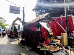 Toilet di Trotoar dan Cerita Penataan PKL Kota Bandung