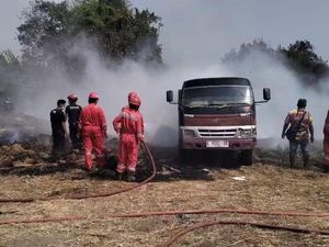 Dump Truck Terbakar di Indramayu, Kerugian Capai Rp130 Juta