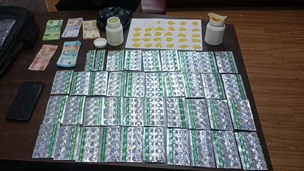 Kedok Toko Kosmetik Dibongkar, 4 Pengedar Tramadol Diringkus Polisi