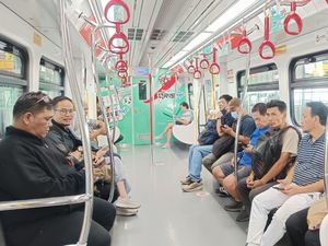 LRT Beroperasi, Warga Jaksel Senang Bisa Lebih Mudah ke Jakut