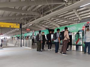Sudah Layani Penumpang, Begini Suasana Stasiun LRT Manggarai Pagi Ini